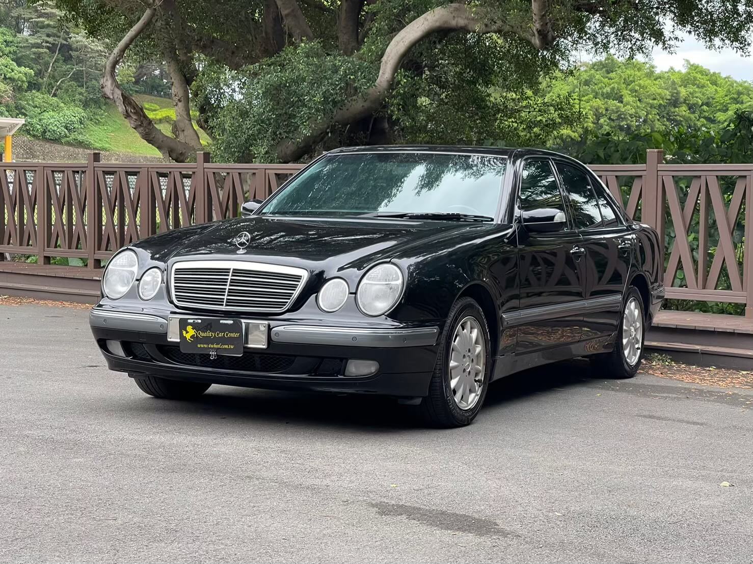 BENZ E240