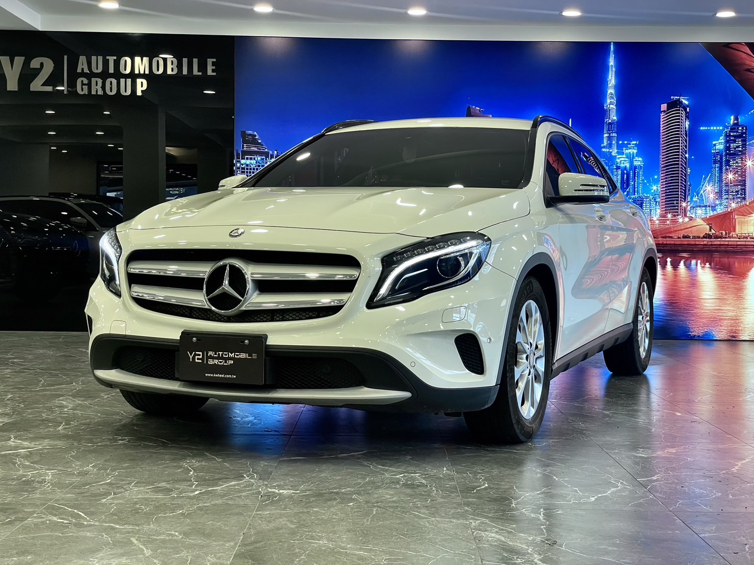 BENZ GLA180